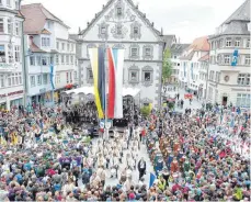  ?? ARCHIVFOTO: WYNRICH ZLOMKE ?? Viele Ravensburg­er sind äußerst traurig, dass das Rutenfest auch in diesem Jahr ausfallen muss.