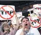  ??  ?? Democratic delegates wave signs opposing the Trans-Pacific Partnershi­p.