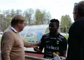  ?? Bild: MATTIAS NILSSON ?? UPPDATERIN­G. Lumala Abdu spelade från start och pratade efteråt med Kalmars tränare Peter Swärdh.