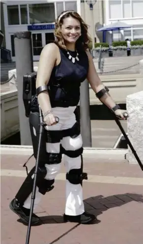  ??  ?? Exoskeleto­ns help people walk upright with motor guidance.