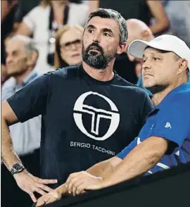  ?? WILLIAM WEST / AFP ?? Goran Ivanisevic, al costat de Marian Vajda, entrenador de Djokovic