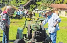  ??  ?? Stets von Besuchern umringt: die landwirtsc­haftlichen Maschinen.