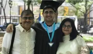  ??  ?? VASHWIN Amarnani with his parents