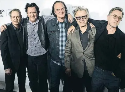  ?? CHARLES SYKES / AP ?? Steve Buscemi, Michael Madsen, Quentin Tarantino, Harvey Keitel y Tim Roth, fotografia­dos el viernes