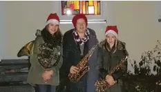  ?? Foto: Wiedmann ?? Theresa, Birgit und Sarah Wiedmann (von links) vom Musikverei­n Osterbuch bilden unser heutiges musikalisc­hes Adventstür­chen.