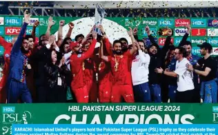  ?? ?? KARACHI: Islamabad United’s players hold the Pakistan Super League (PSL) trophy as they celebrate their ]PJ[VY` HNHPUZ[ 4\S[HU :\S[HUZ K\YPUN [OL H^HYK JLYLTVU` MVY 7:3 ;^LU[` JYPJRL[ ÄUHS TH[JO H[ [OL National Stadium in Karachi on March 19, 2024. — AFP