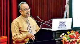  ??  ?? The Director of the Presidenti­al Task Force on CKDu, Asela Iddawela addressing the gathering at the BMICH meeting on Tuesday