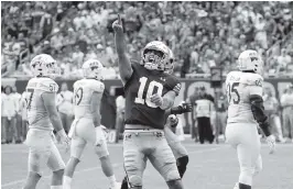  ?? CHARLES REX ARBOGAST AP ?? Notre Dame quarterbac­k Drew Pyne celebrates his touchdown pass to wide receiver Kevin Austin Jr. during the second half Saturday against in Chicago.