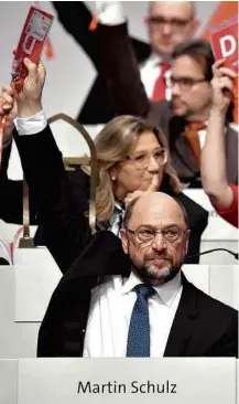  ?? John MacDougall/AFP ?? Líder Martin Schulz vota durante convenção em Berlim