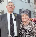  ??  ?? Kenneth and Darlene Parker of Hot Springs Village, grandparen­ts of the bridegroom