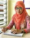  ?? MARIYAMA DINA/JAWA POS ?? SIAP MENAMPUNG CURHAT: Nove Rositasari di ruang kerjanya kemarin.