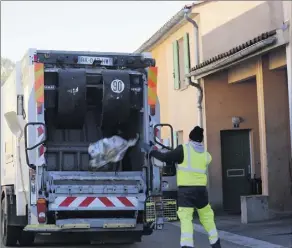  ?? (Photo Gilbert Rinaudo) ?? La grève suspendue, les tournées de collecte devraient reprendre à partir de ce jeudi matin, le centre de stockage du Balançan sera ouvert pour les recevoir.