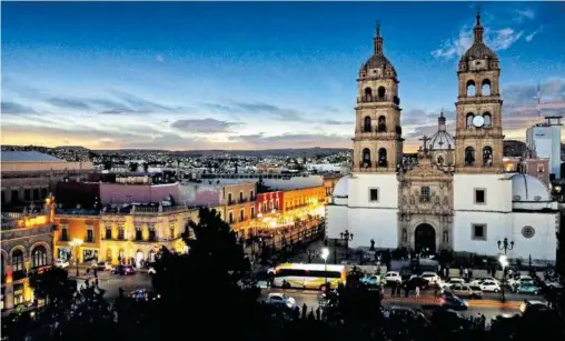  ?? LEÓN ALVARADO ?? Por unos momentos la ciudad de Durango se mostró oscura y el eclipse fue captado por miles de personas