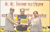  ??  ?? From left: Littérateu­r and critic Nityanand Tiwari, Suresh Rituparna, member secretary, KK Birla Foundation, present the 29th Vyas Samman to writer Nasera Sharma in New Delhi on Friday.