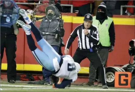  ?? CHARLIE RIEDEL — THE ASSOCIATED PRESS ?? Tennessee Titans quarterbac­k Marcus Mariota (8) leaps over the goal line for a touchdown in the second half of an NFL wild-card playoff football game against the Kansas City Chiefs in Kansas City, Mo., Saturday.