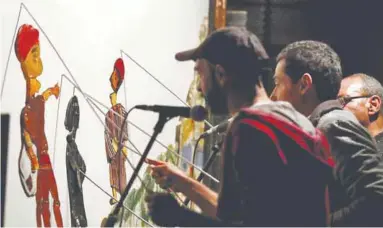  ?? – AFP ?? Members of Egypt’s
Wamda troupe manipulate puppets during a Aragoz puppets show in Beit alSehemi, in Cairo’s Gamaliya district.