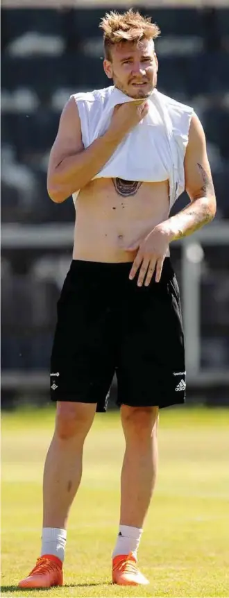  ??  ?? Nicklas Bendtner har oppført seg eksemplari­sk siden han kom til Rosenborg – helt til natt til søndag.