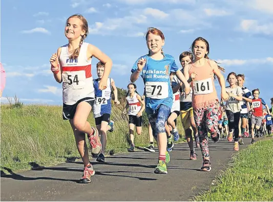  ?? Pictures: Harry Wyse (left)/Chris Wallard (centre and right). ?? Left – U8 winner Beinn Anderson; centre – U11 winner Calum Gibson; right – U9 girls running in the Mini Tour of Fife’s final race at Kingsbarns.