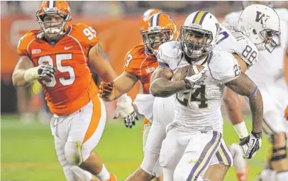  ?? | JIM PRISCHING/AP ?? Washington junior running back Jesse Callier outruns the Illinois defense in the second half. He had 66 yards on six carries, including a 39-yard touchdown run in the third quarter that put the Huskies up 24-10.