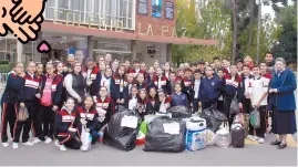  ??  ?? Alumnos de 1er. Grado de Secundaria fueron al Centro Amar por Servir.