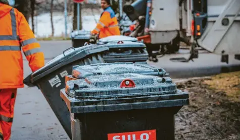  ?? Foto: Julian Leitenstor­fer (Archivbild) ?? Die Müllentsor­gungskoste­n im Landkreis sollen zumindest stabil bleiben. Ob die Gebühren ab Anfang 2022 sogar zum siebten Mal in Folge gesenkt werden können, hängt von der Kalkulatio­n ab.