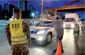  ?? WOOLEY VALDEZ ?? Las avenidas del país son custodiada­s por los agentes de la Policía.