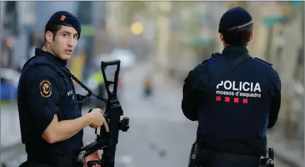  ??  ?? Armed police officers stand in Las Ramblas after the attacks last week.