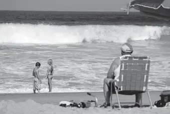  ?? Dough Mills, © The New York Times Co. ?? Beachgoers at Kitty Hawk, N.C., in September 2016.