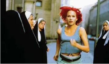  ?? Foto: X Verleih, dpa ?? Die Rote rennt und rennt: Lola (Franka Potente) muss ihren Freund Manni retten.