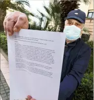  ?? (Photo Patrice Lapoirie) ?? Cet ancien dentiste cannois devait aller se faire opérer en Turquie (attestatio­n à l'appui). Il s’est fait refouler à l’aéroport par la police aux frontières.