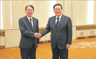  ?? FENG YONGBIN / CHINA DAILY ?? Premier Li Qiang (right) meets with Masatsugu Asakawa, president of the Asian Developmen­t Bank, in Beijing on Tuesday. Asakawa arrived on Sunday on his first visit to China since he took office as the ADB’s 10th president on Jan 17, 2020.