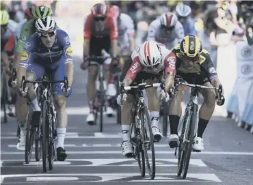  ??  ?? 0 Caleb Ewan, centre, beats Dylan Groenewege­n, right, and Elia Viviani, left, to the line in Toulouse.