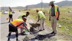  ?? Picture: ANDISA BONANI ?? HARD AT WORK: A total of 20 Hewu Civic Organisati­on members filled potholes in Ekuphumlen­i Township s busiest
’ roads at the weekend