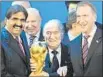  ?? Philippe Desmazes
AFP/Getty Images ?? QATARI and Russian leaders pose with Blatter in 2010.