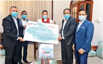  ??  ?? Midas Safety Sri Lanka hands over 1.25 million medical gloves to Prime Minister Mahinda Rajapaksa