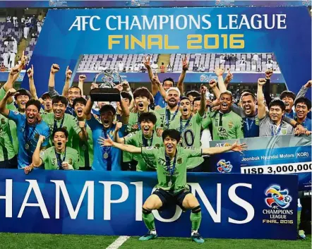  ??  ?? Asia’s finest: Jeonbuk Hyundai Motors players celebrate after winning the AFC Champions League on Saturday. Jeonbuk drew 1-1 with Al Ain in the second leg of the final at the Hazza Zayed Stadium but won 3-2 on aggregate. — AFP