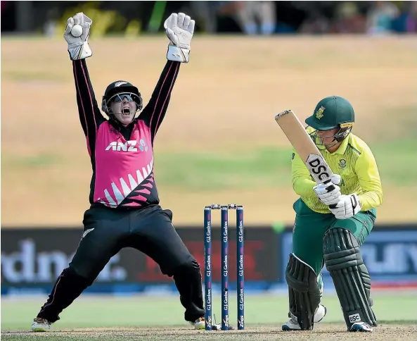  ?? PHOTOSPORT ?? White Ferns wicketkeep­er Rachel Priest appeals as she takes a catch to dismiss Lizelle Lee in New Zealand’s big win over South Africa.