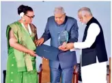  ?? ?? Daaji being honoured by Commonweal­th Secretaria­t