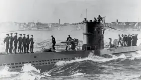  ??  ?? En la foto, llegada del U-47 al puerto alemán de Wilhelmsha­ven, el 17 de octubre de 1939, tras su exitosa misión en Scapa Flow.