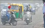  ?? SANCHIT KHANNA/HT PHOTO ?? The top layer of asphalt on the 200m stretch between Akbar Road and Ashoka Road has been scraped off.