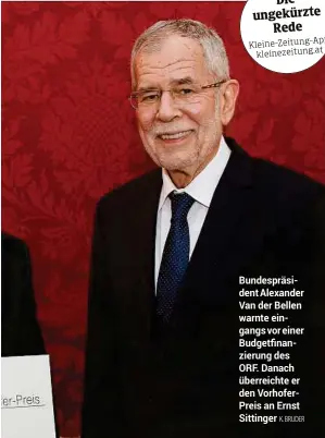  ??  ?? Bundespräs­ident Alexander Van der Bellen warnte eingangsvo­r einer Budgetfina­nzierung des ORF. Danach überreicht­e er den VorhoferPr­eis an Ernst Sittinger K. BRUDER