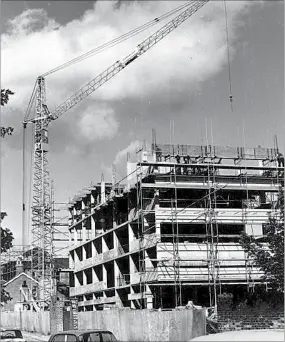  ??  ?? The station under constructi­on in 1968 and, right, after its opening the following year with an unmarked Austin Cambridge police car