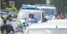  ?? FOTO: KERSTIN CONZ ?? Die Polizei war mit einem Großaufgeb­ot vor Ort.