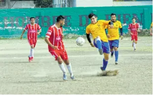  ??  ?? NO HUBO GOLES en el duelo entre el Mofles Romero y La Candelaria. Martín Martínez