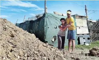  ?? Picture: EUGENE COETZEE ?? OVERCOME BY GRIEF: Marinda Meyer, Lekeysha’s grandmothe­r, and uncle Xolisa Mbombo, at the sand heap where the incident took place on Saturday