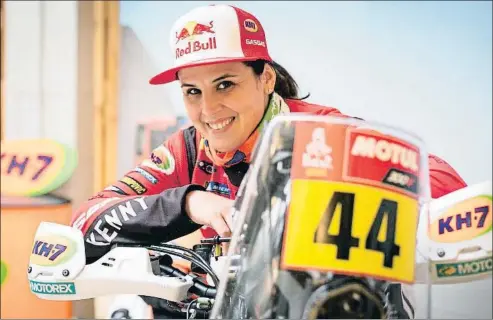  ?? CÉSAR RANGEL ?? Laia Sanz con su Gas Gas 450 Rally, con la que buscará acabar el undécimo Dakar consecutiv­o