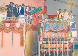  ?? PTI ?? Union home minister Amit Shah flags off the BJP’S ‘Poribortan Yatra’ in South 24 Parganas district, West Bengal, on Thursday.