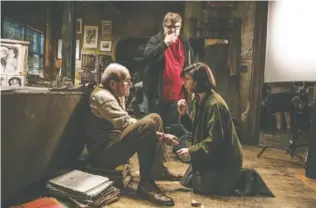  ?? KERRY HAYES/ TWENTIETH CENTURY FOX ?? From left, Richard Jenkins, director Guillermo del Toro and Sally Hawkins on the set of “The Shape of Water.”