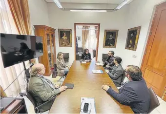  ?? ?? Reunión entre la alcaldesa de la capital y el consejero delegado de la UD Almería.