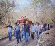  ?? FELIX MARQUEZ/ASSOCIATED PRESS ?? On March 8, members of the Solecito group carry the coffin of Pedro Huesca, a police detective who disappeare­d in 2013 and was recently found in a mass grave.